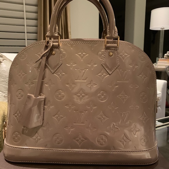 Louis Vuitton handbag. - Picture 2 of 8